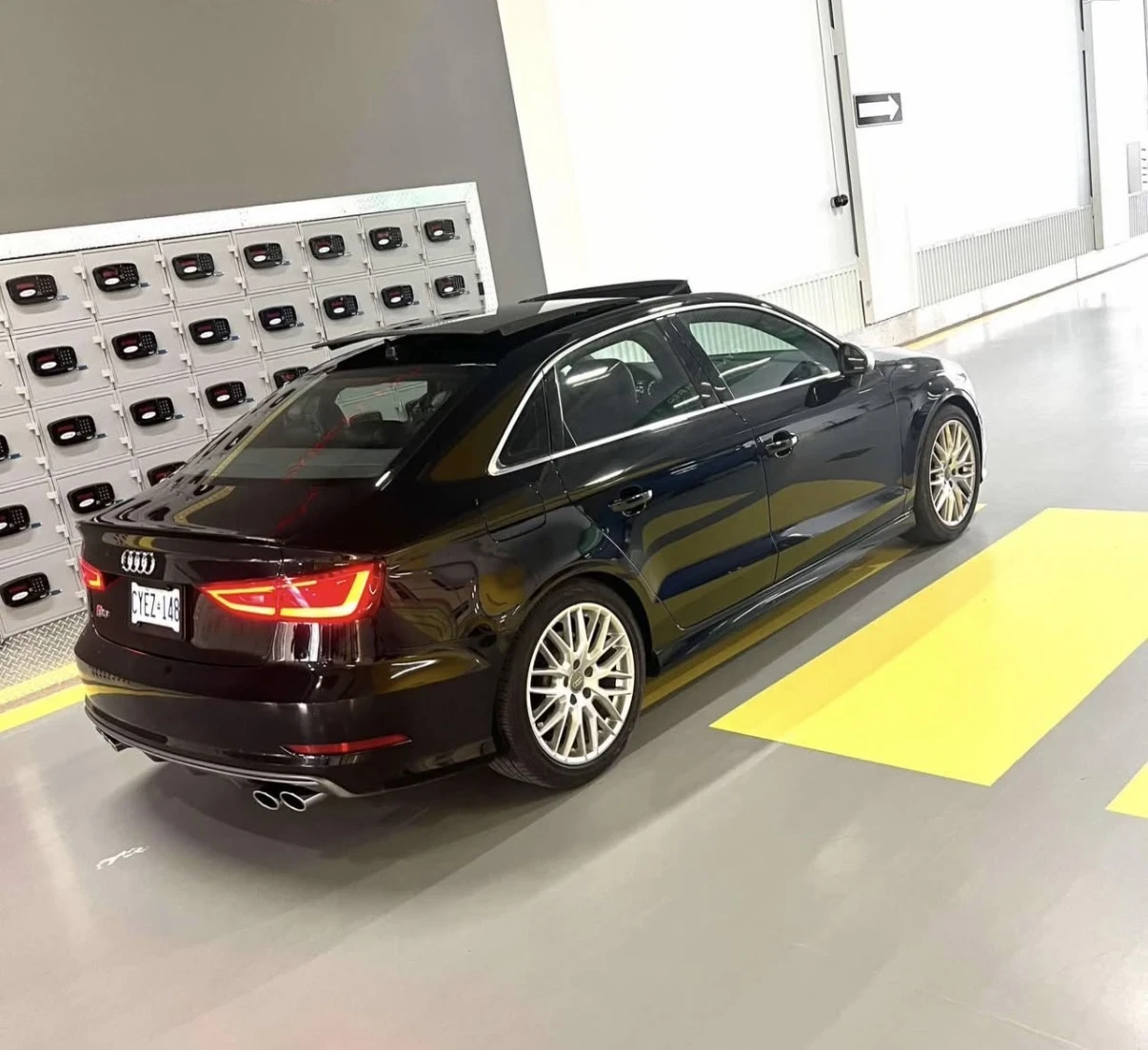 Audi S3 2.0T * PROGRESSIV * КАМЕРА * ПОДГРЕВИ * CARFAX * , снимка 3 - Автомобили и джипове - 54605100