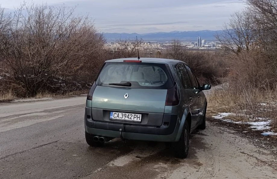 Renault Scenic 2.0 i 16V , снимка 5 - Автомобили и джипове - 55223356