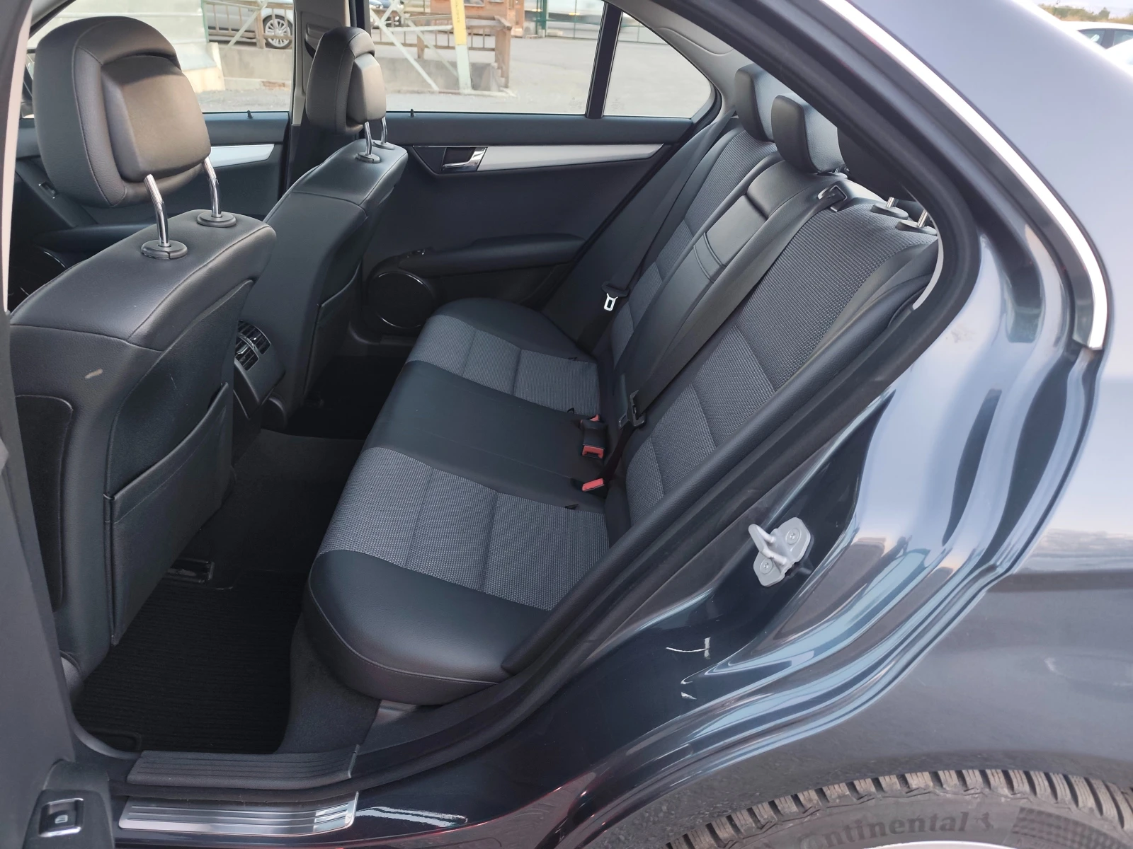 Mercedes-Benz C 180 i Kompressor Avantgarde  Bi-Xenon, PDC, Led Stop , снимка 13 - Автомобили и джипове - 56324870