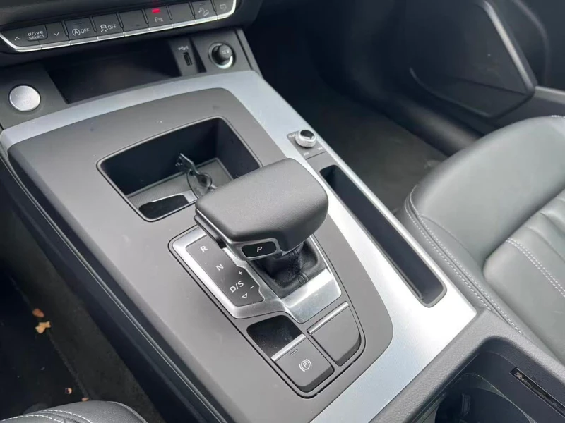 Audi Q5 Premium Plus * CARFAX * АвтоКредит* (ЦЕНА ДО БГ), снимка 14 - Автомобили и джипове - 53180974