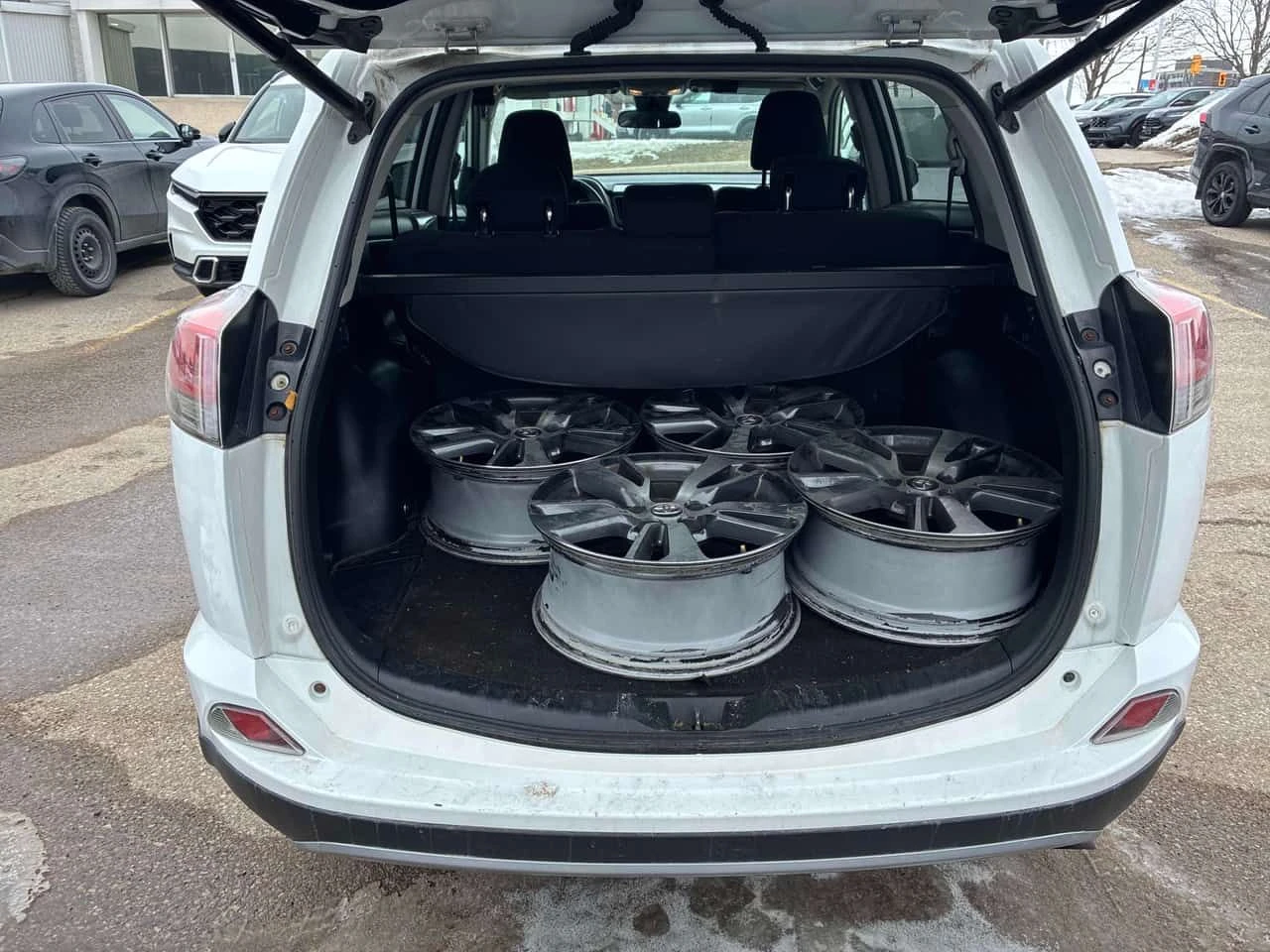 Toyota Rav4 * XLE * CARFAX * ЦЕНА ДО БГ, снимка 15 - Автомобили и джипове - 53724087