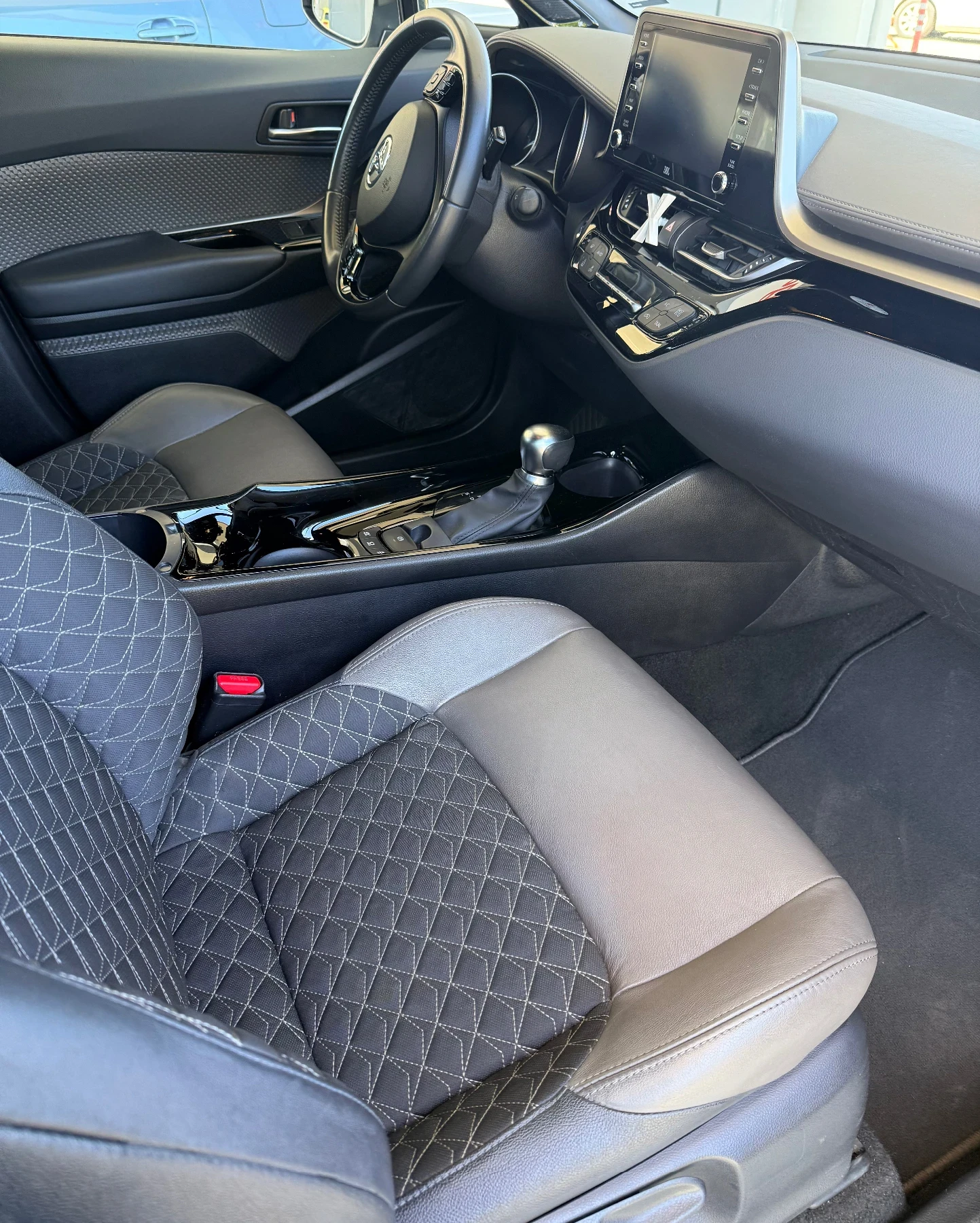 Toyota C-HR, снимка 7 - Автомобили и джипове - 54070421