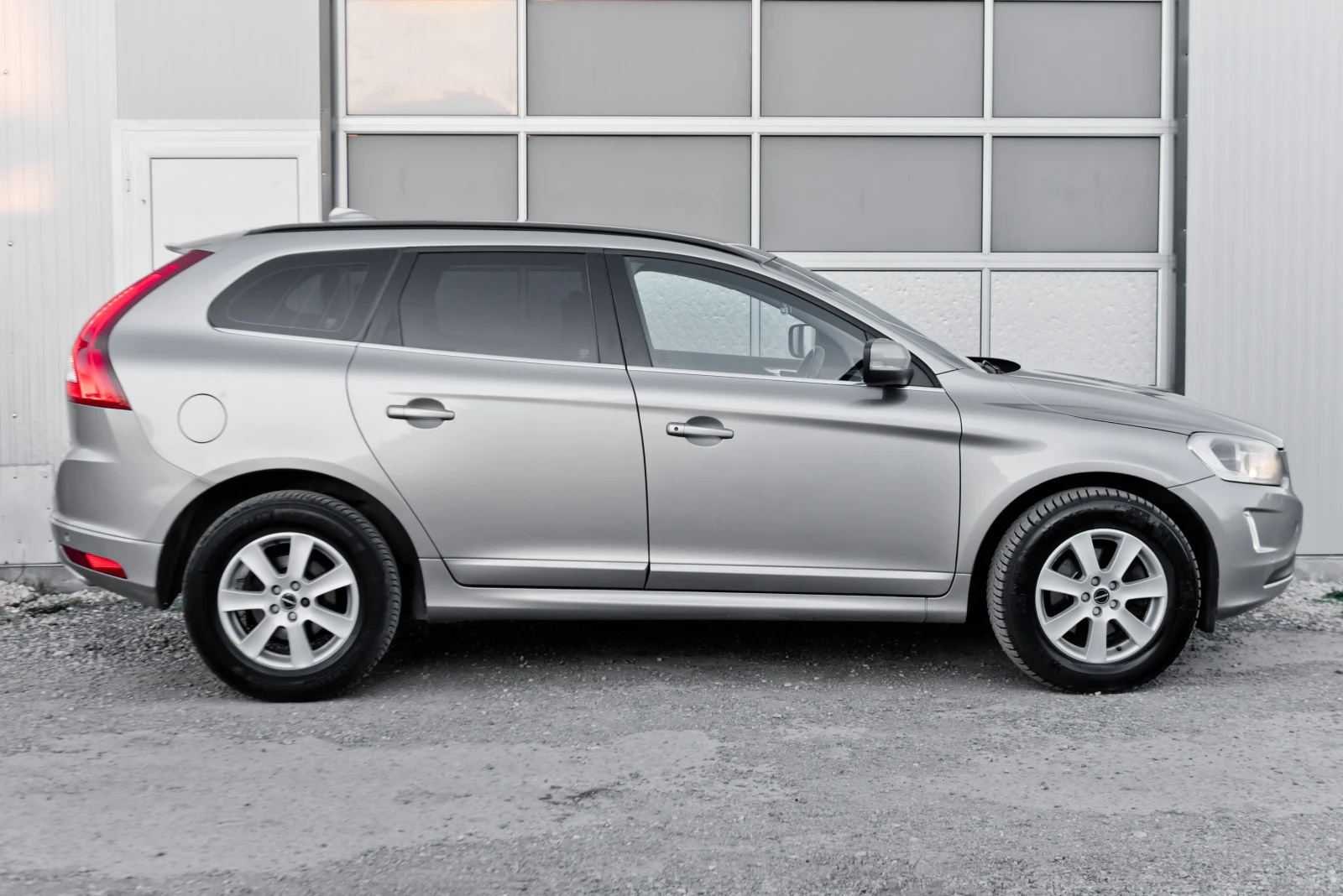 Volvo XC60 2.0 D4, снимка 5 - Автомобили и джипове - 54143164