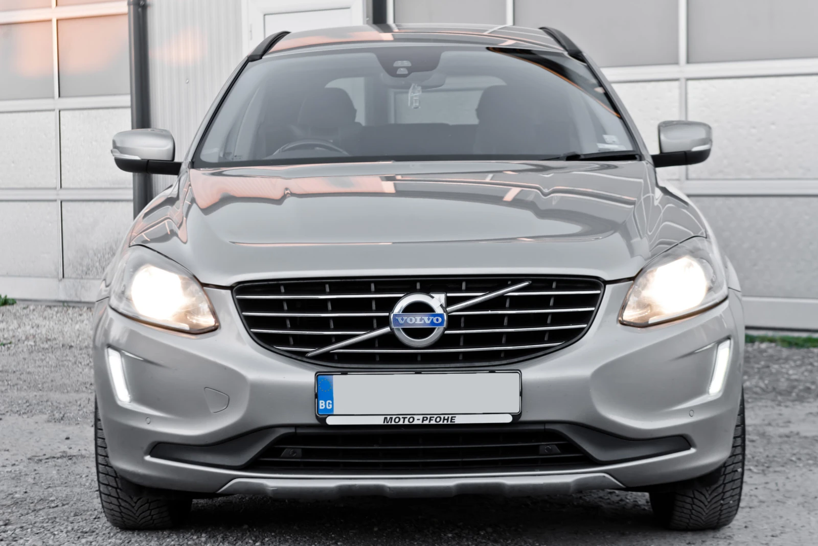 Volvo XC60 2.0 D4, снимка 3 - Автомобили и джипове - 54143164