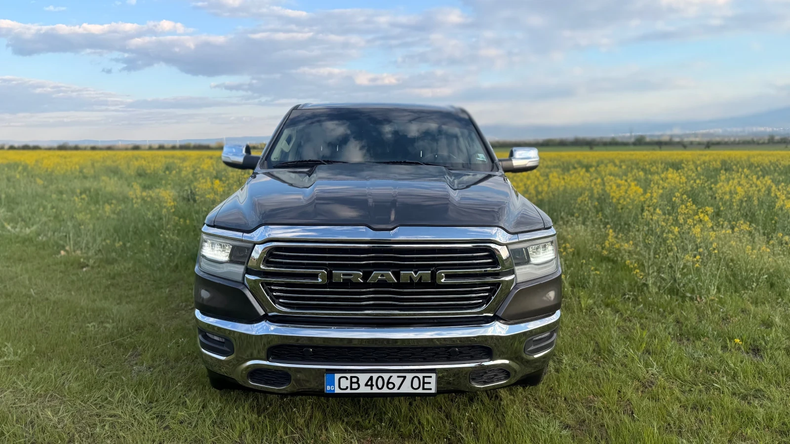 Dodge RAM 1500 5.7 Laramie, снимка 2 - Автомобили и джипове - 54296933