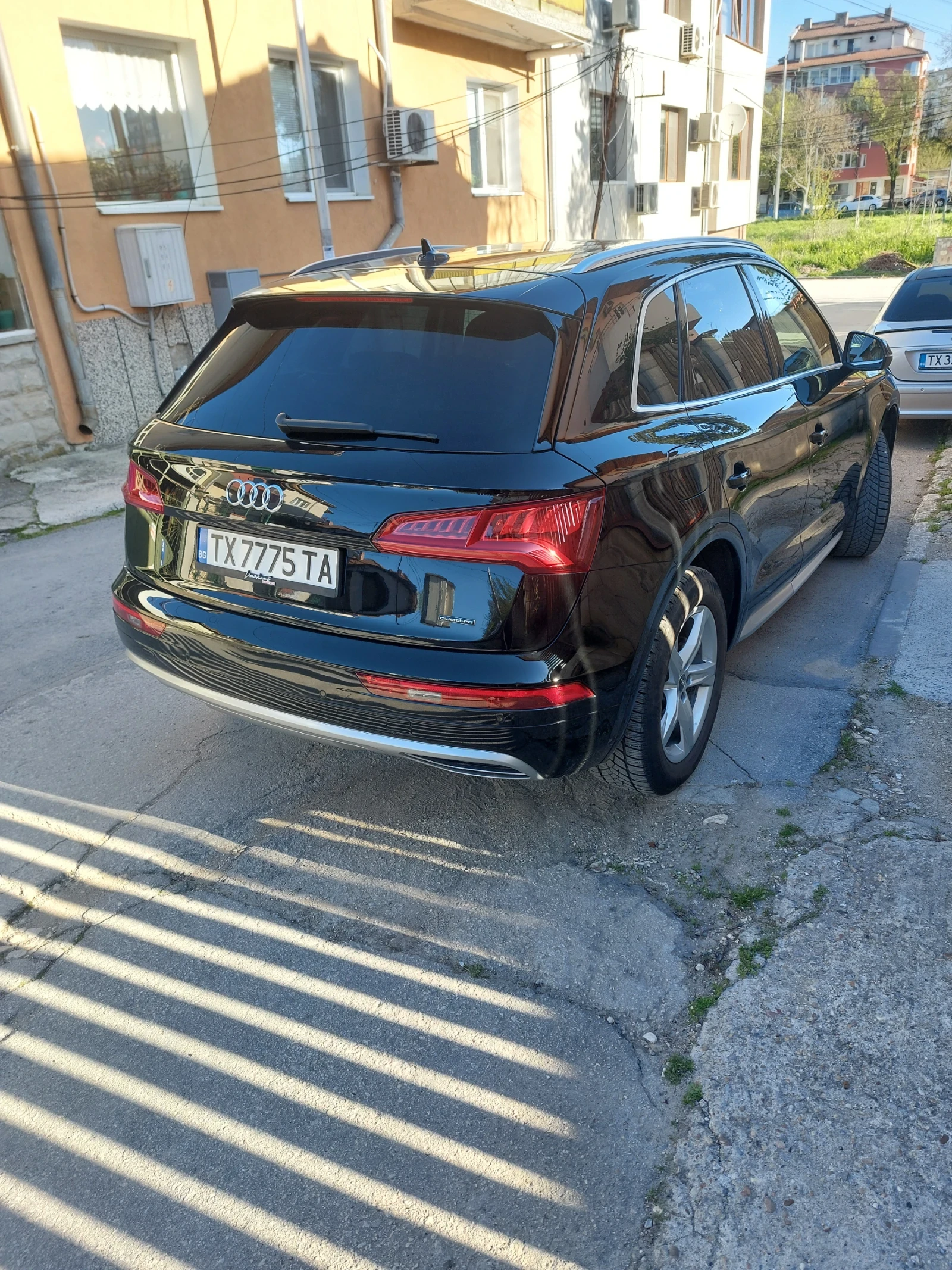 Audi Q5 2.0 тди , снимка 3 - Автомобили и джипове - 54340353