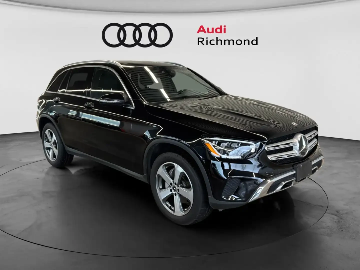Mercedes-Benz GLC 300 Подгрев* Памет* Facelift* 1 собственик, снимка 3 - Автомобили и джипове - 54412677