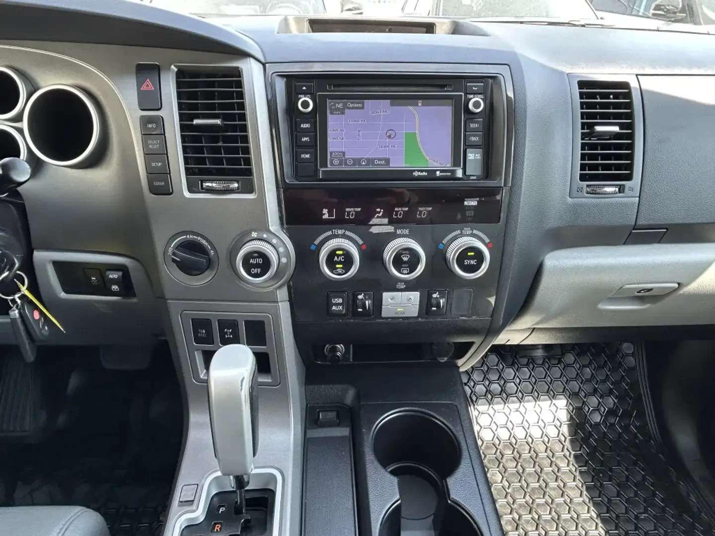 Toyota Sequoia 1 СОБСТВЕНИК* LIMITED* 7-МЕСТНА, снимка 14 - Автомобили и джипове - 55034611