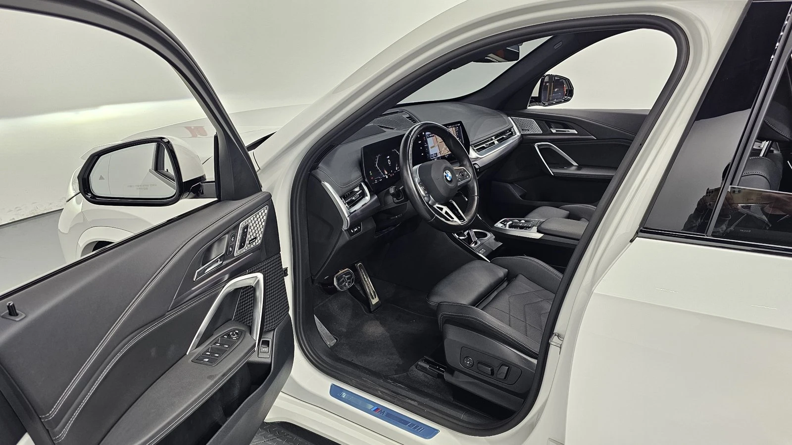 BMW X1 sDrive20i* ЛЮК* МАСАЖ* HUD* 360* КРАЙНА ЦЕНА, снимка 11 - Автомобили и джипове - 55269621