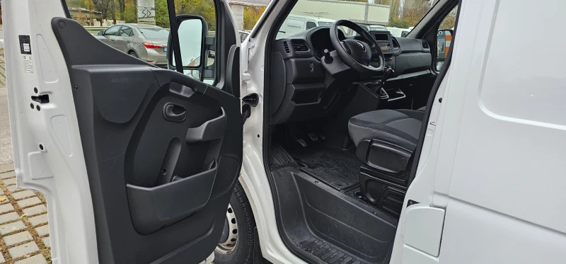 Renault Master 2.3d L2H2 Омникар/ закупен нов от България, снимка 14 - Бусове и автобуси - 48812572