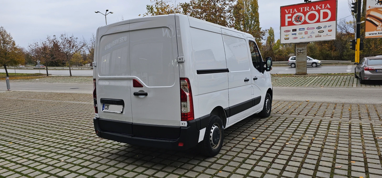 Renault Master 2.3d L2H2 Омникар/ закупен нов от България - изображение 7