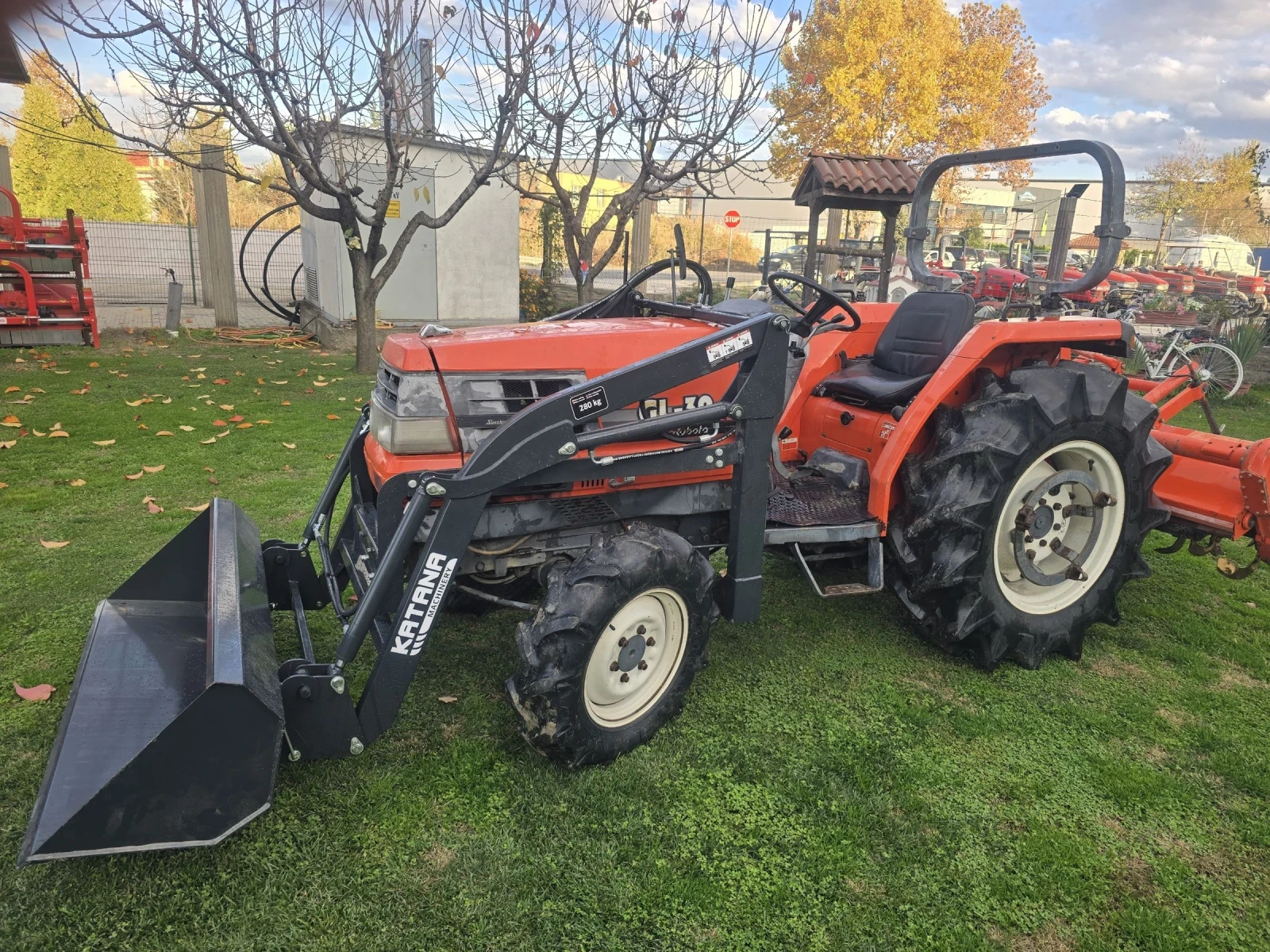 Трактор Kubota GL 32 с челен товарач - изображение 8