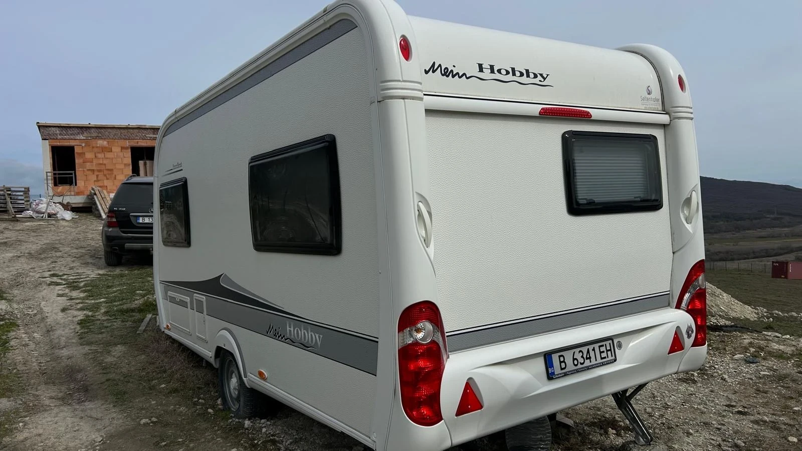 Каравана Hobby Exzellent 440, снимка 4 - Каравани и кемпери - 53818692