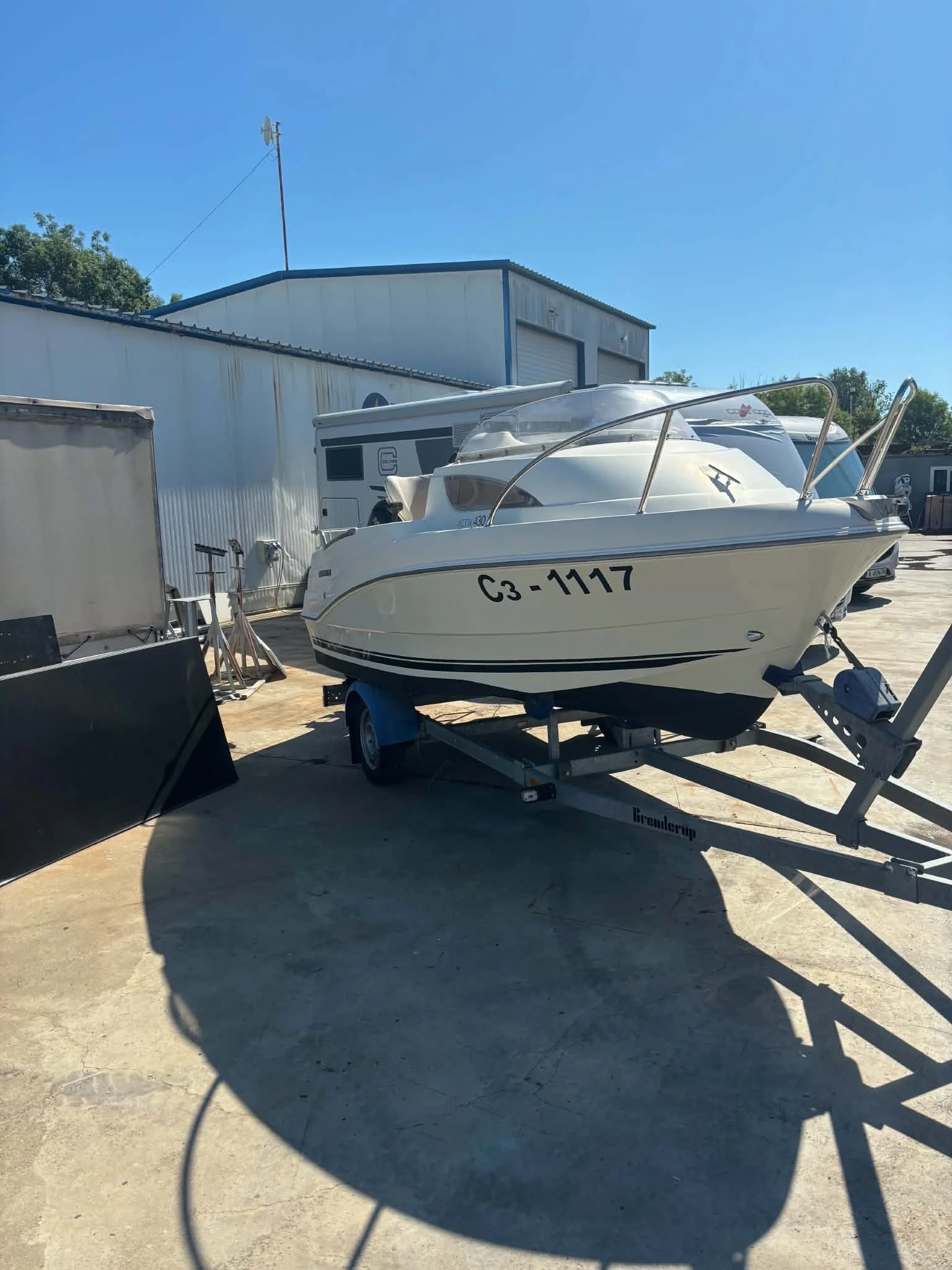 Лодка Quicksilver 430 cabin