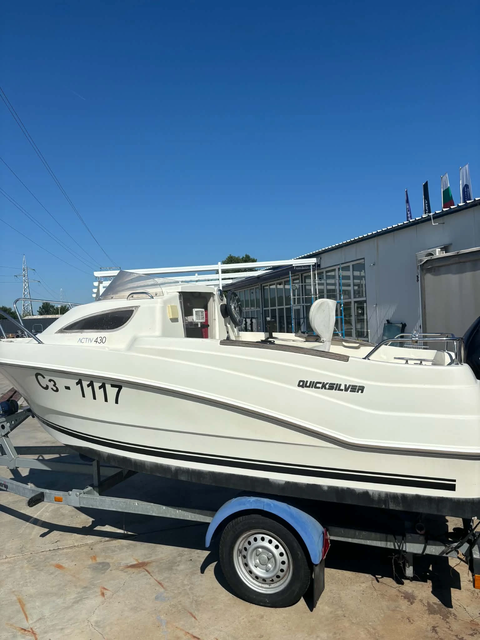 Лодка Quicksilver 430 cabin, снимка 5 - Воден транспорт - 54863909