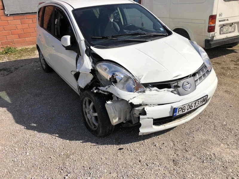 Nissan Note, снимка 5 - Автомобили и джипове - 47959183