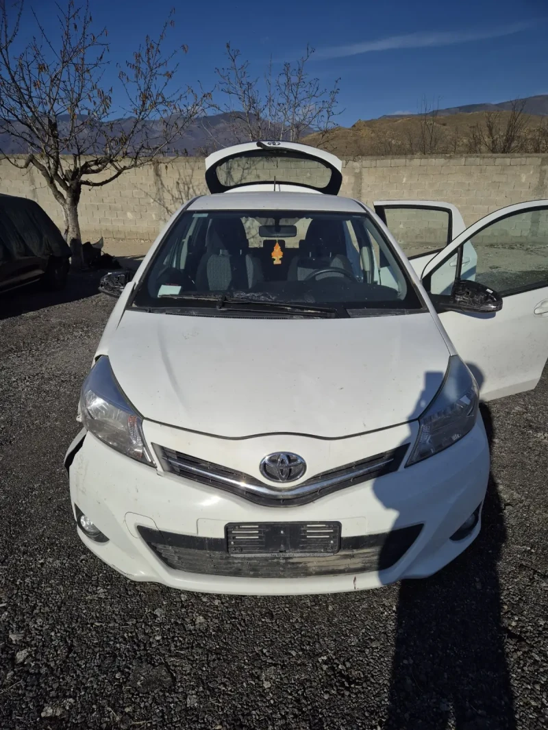 Toyota Yaris 1.0, снимка 1 - Автомобили и джипове - 48374848