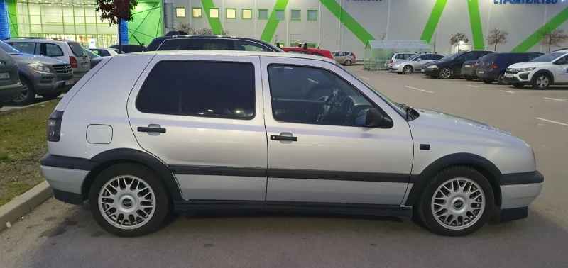 VW Golf, снимка 4 - Автомобили и джипове - 48507068