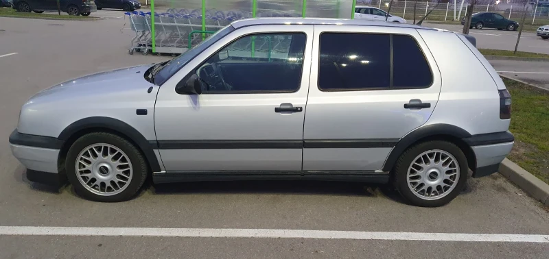 VW Golf, снимка 3 - Автомобили и джипове - 48507068