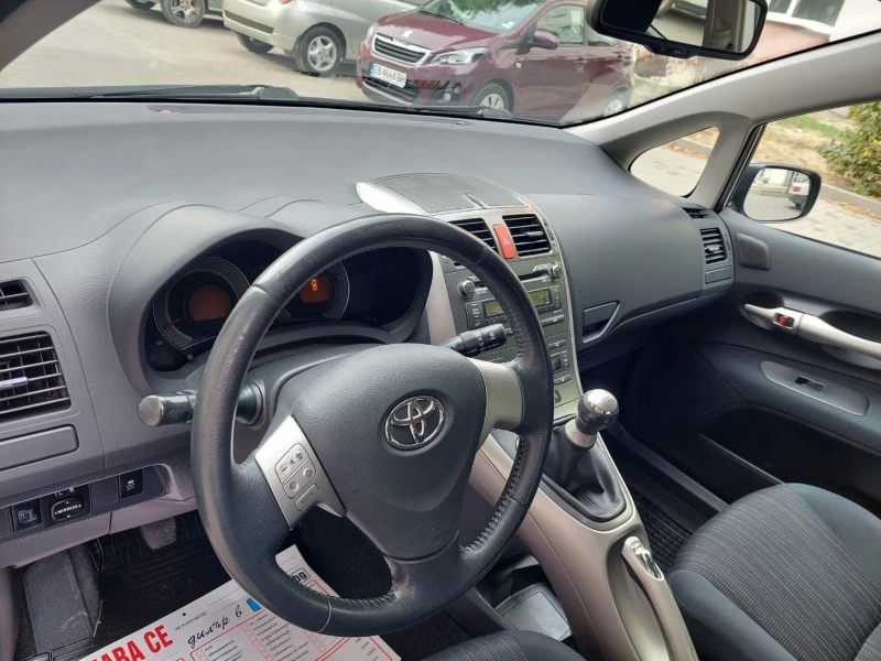 Toyota Auris 1.4 VVTI ТОП, снимка 8 - Автомобили и джипове - 51850742