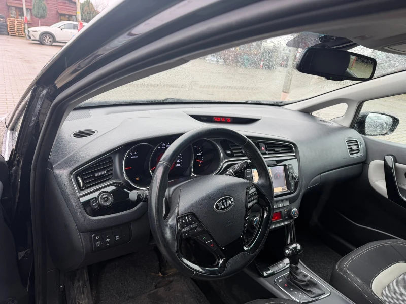 Kia Ceed 1.6CRDI AVTOMAT/NAVI/KAMERA EURO 6, снимка 11 - Автомобили и джипове - 53274438