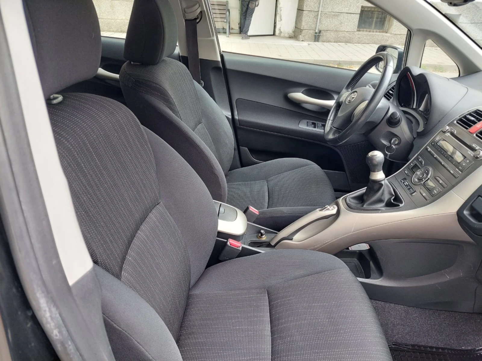 Toyota Auris 1.4 VVTI ТОП - изображение 9
