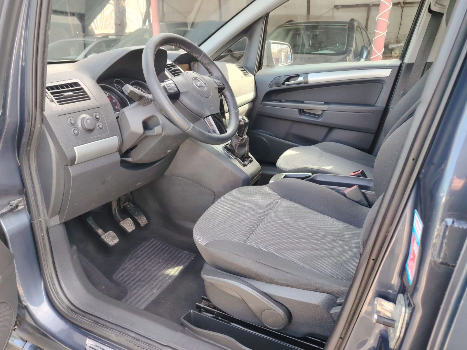 Opel Zafira 1.7 CDTI, снимка 11 - Автомобили и джипове - 53992965