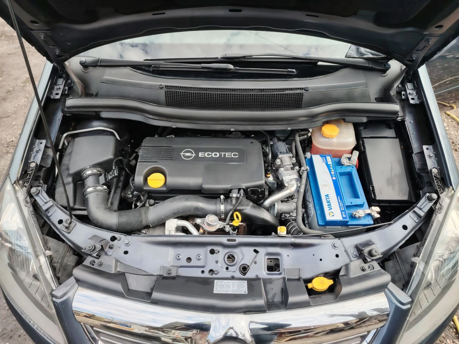 Opel Zafira 1.7 CDTI, снимка 15 - Автомобили и джипове - 53992965