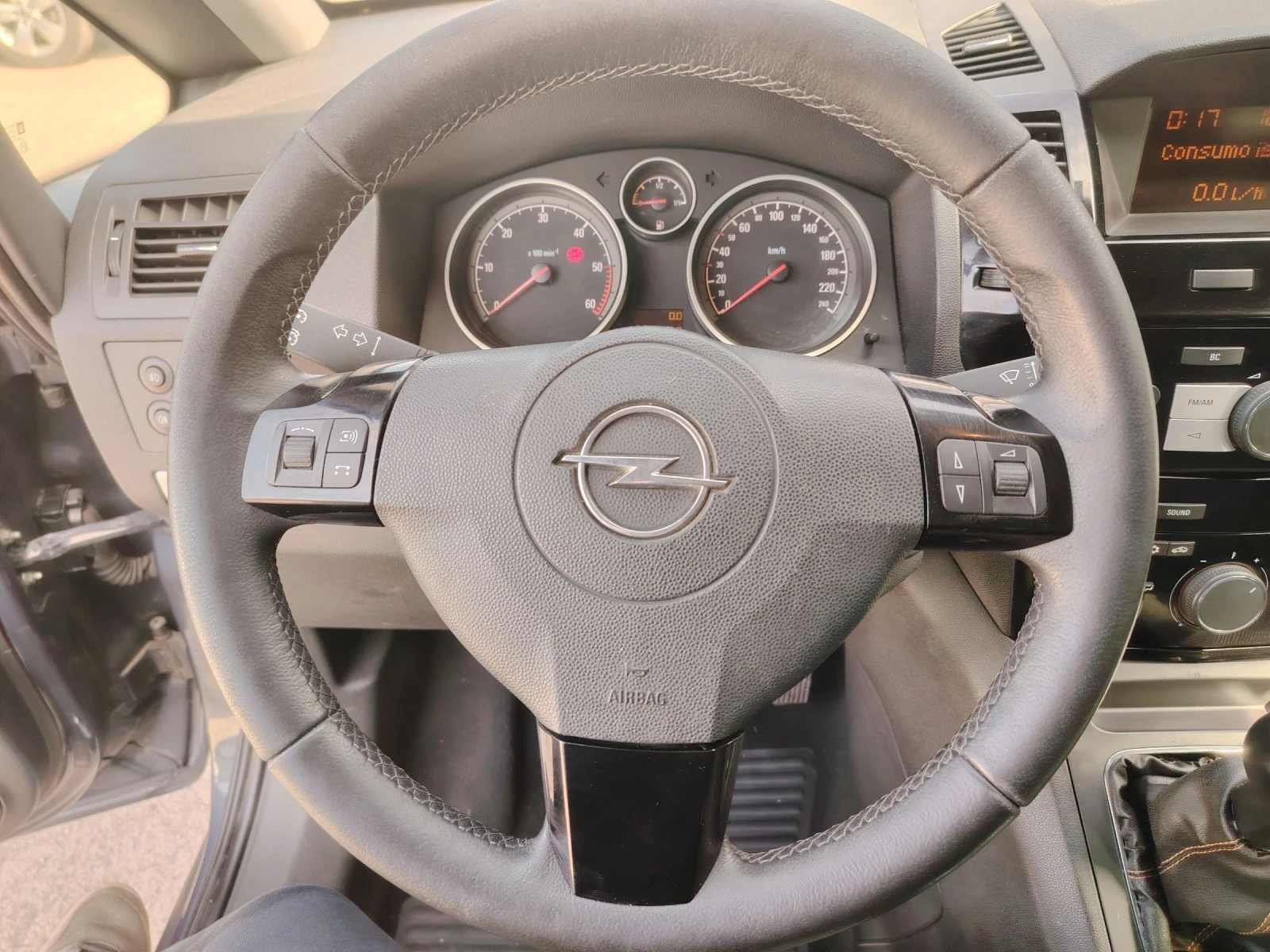 Opel Zafira 1.7 CDTI, снимка 13 - Автомобили и джипове - 53992965