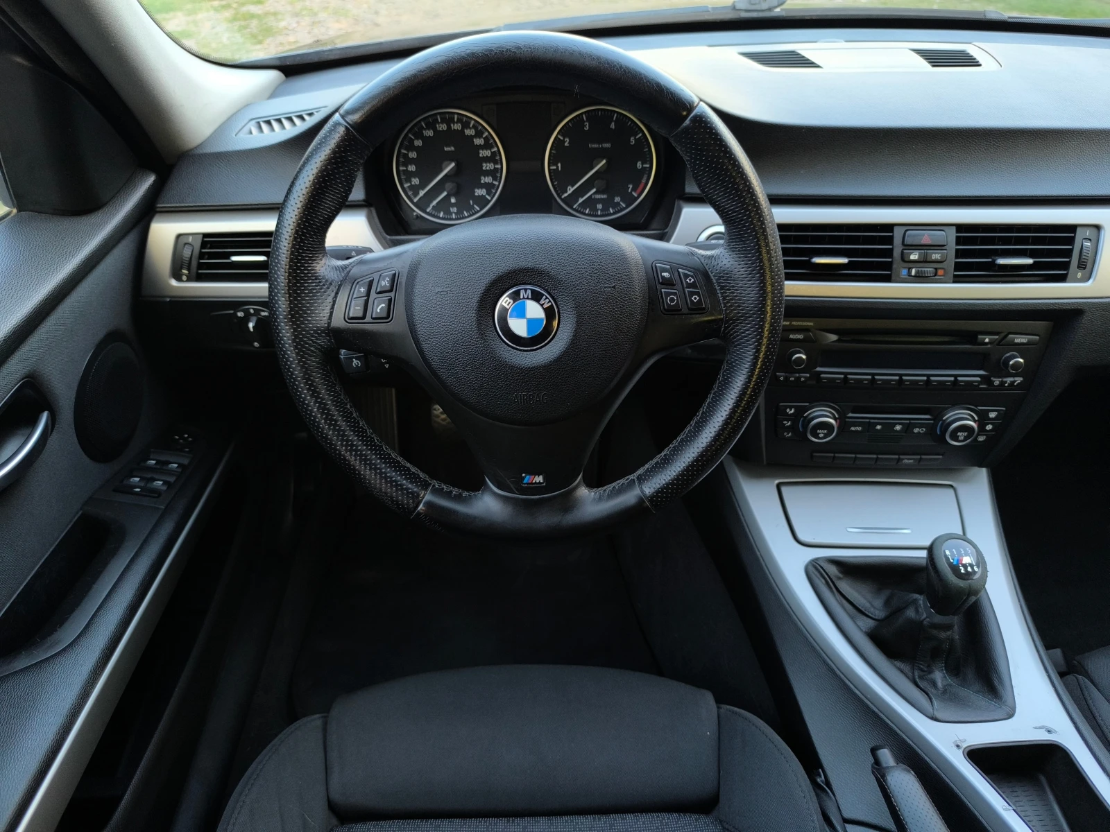 BMW 316 -1.6i-122кс-6 скорости-КЛИМАТРОНИК-ТОП СЪСТОЯНИЕ-, снимка 11 - Автомобили и джипове - 55614951