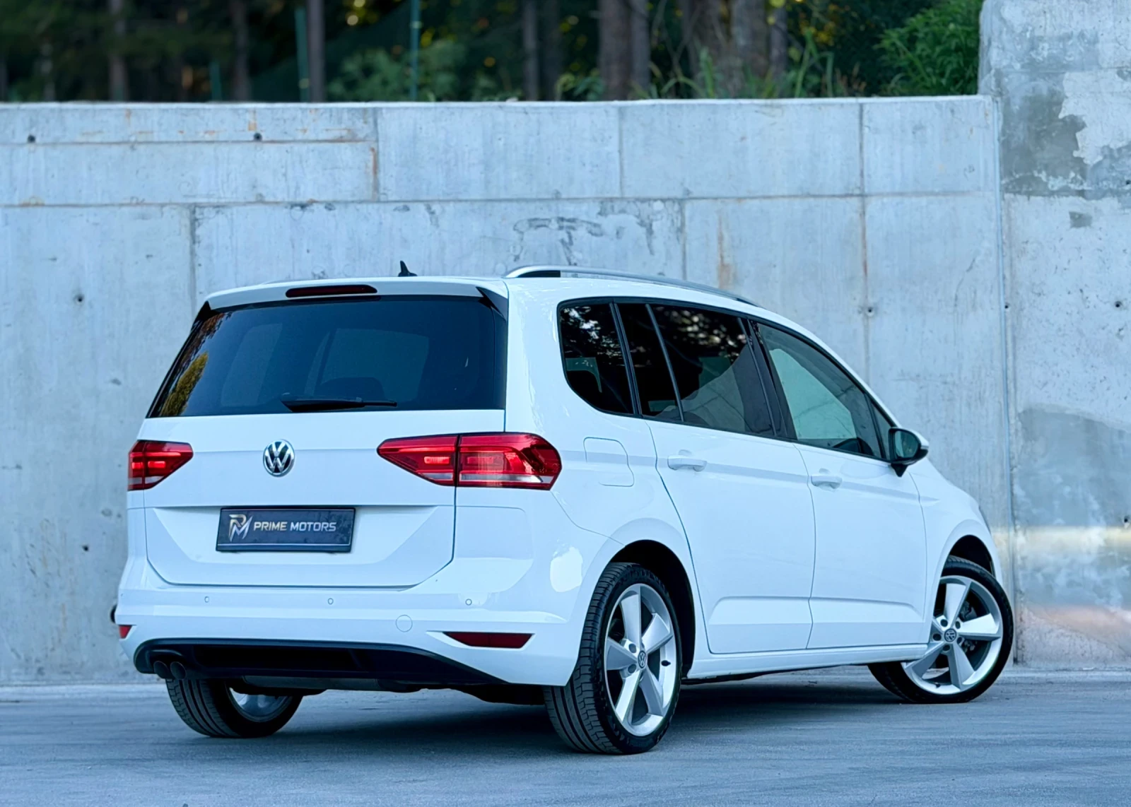 VW Touran 2.0TDi~150hp~FULL LED~МАСАЖ, снимка 5 - Автомобили и джипове - 55802915