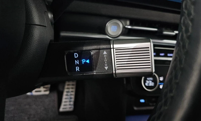 Hyundai Tucson Diesel 2.0 2WD Inspiration, снимка 9 - Автомобили и джипове - 52046443