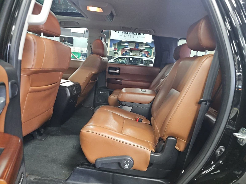Toyota Sequoia 2017 Toyota Sequoia Platinum, снимка 14 - Автомобили и джипове - 53032945