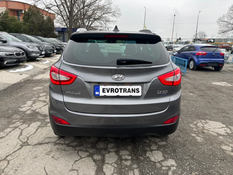 Hyundai IX35 1.7 crdi Facelift / Keyless-go /LED/ Navi/Pano/, снимка 6 - Автомобили и джипове - 53358246