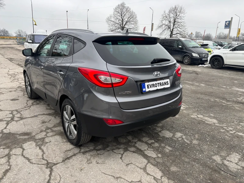 Hyundai IX35 1.7 crdi Facelift / Keyless-go /LED/ Navi/Pano/, снимка 5 - Автомобили и джипове - 53358246