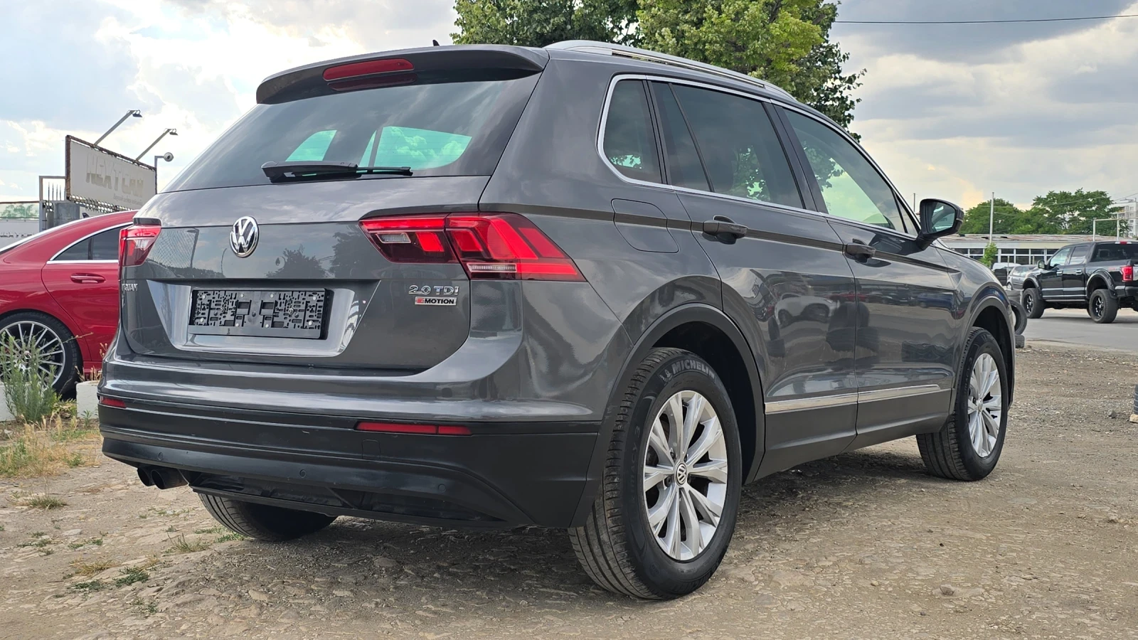 VW Tiguan 150к.с* 4X4* DSG* DISTRONIK* AMBIENT* ПАНОРАМА  - изображение 7