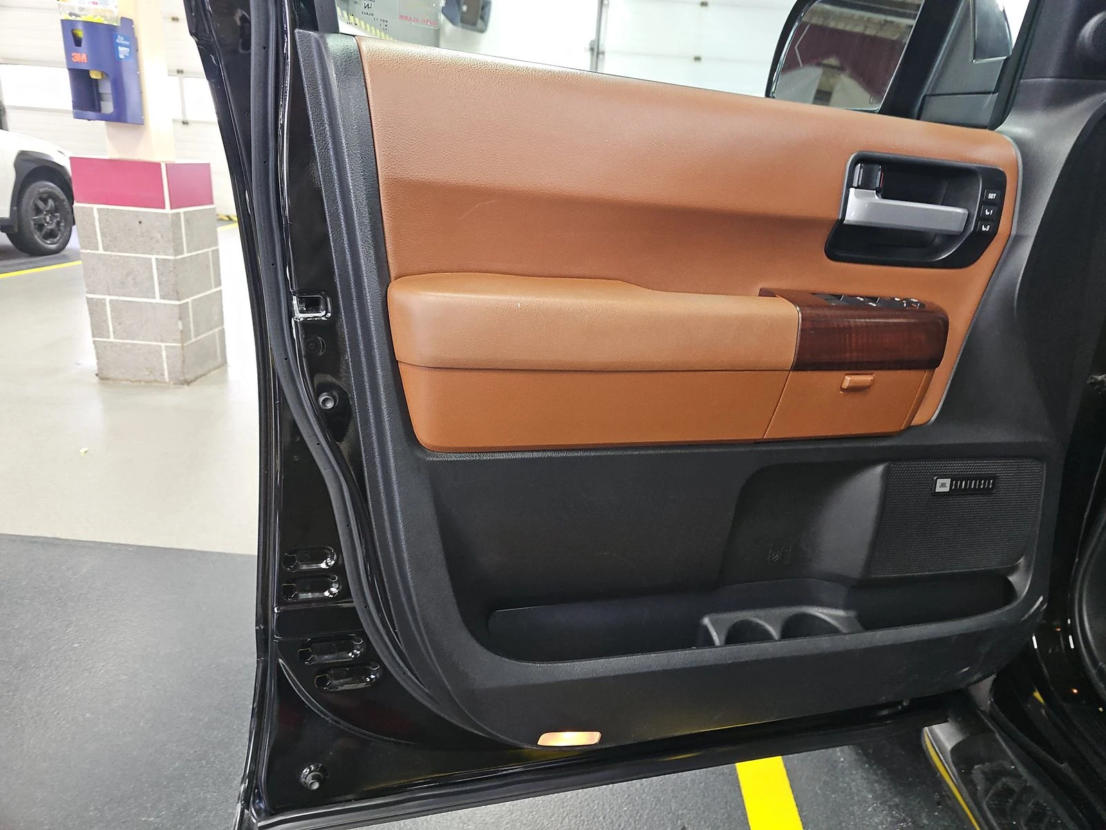 Toyota Sequoia 2017 Toyota Sequoia Platinum - изображение 8