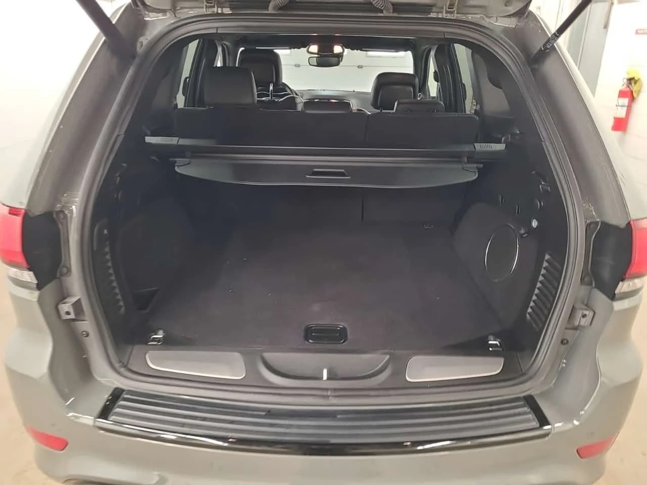 Jeep Grand cherokee SRT | DISTRONIC | ПАНОРАМА | ЧЕРНА АЛКАНТАРА| CRFX - изображение 4