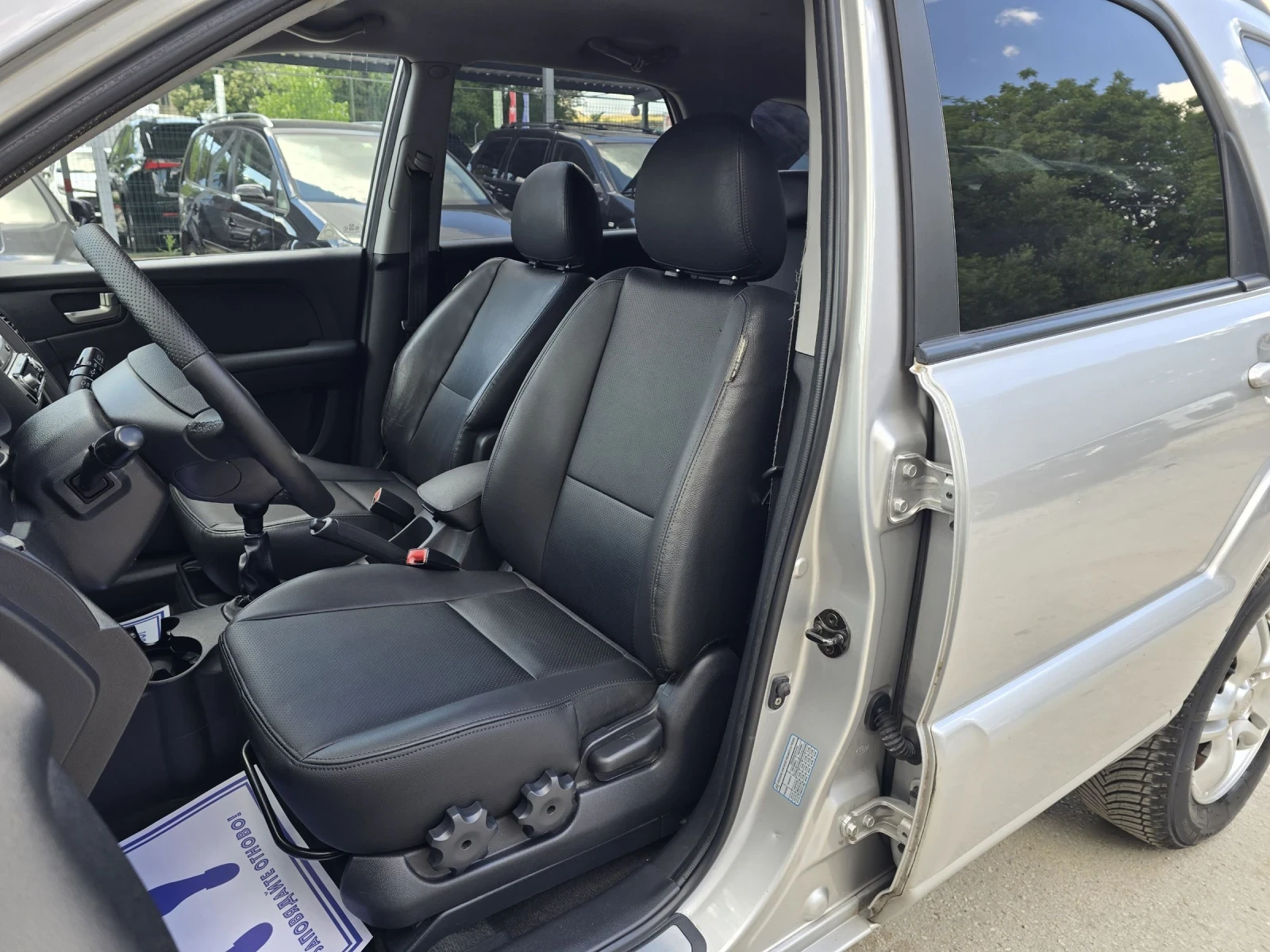 Kia Sportage 2.0D 112к.с 4х4 Кожа Бавни , снимка 10 - Автомобили и джипове - 54959268