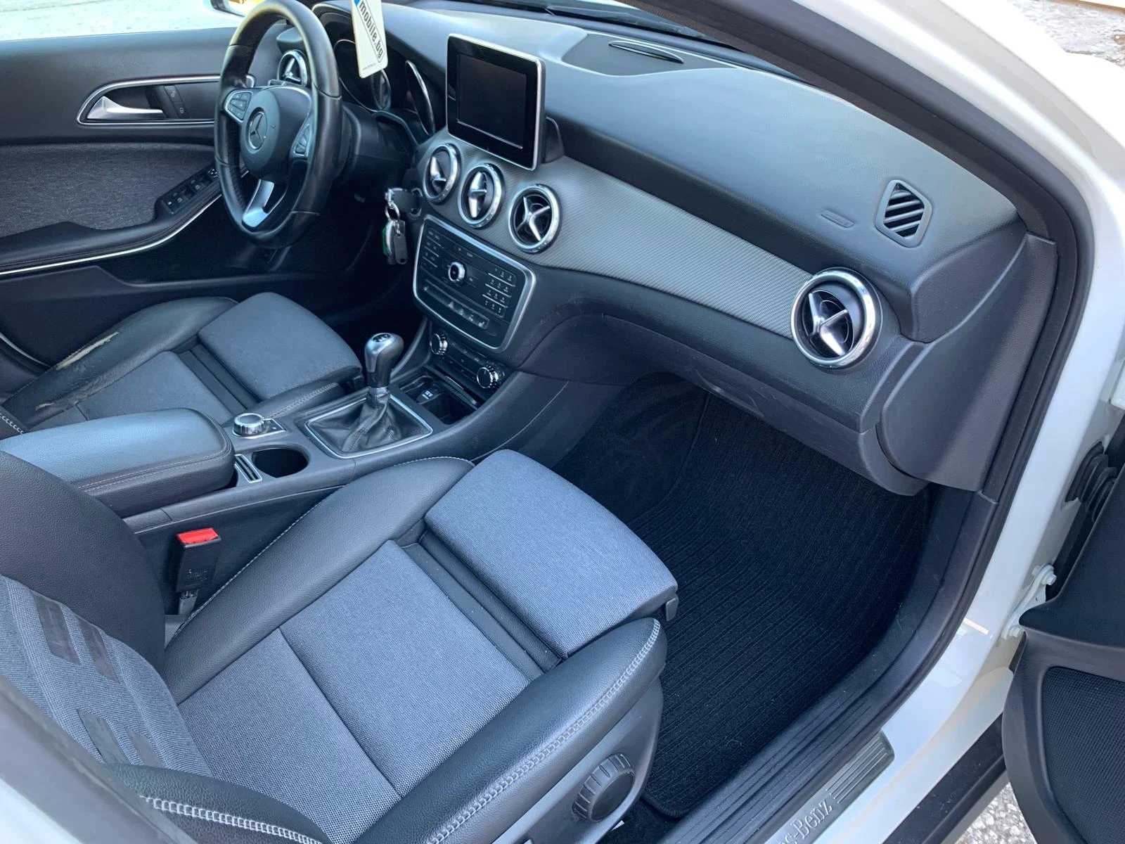 Mercedes-Benz GLA 180 D EURO 6, снимка 15 - Автомобили и джипове - 55268964