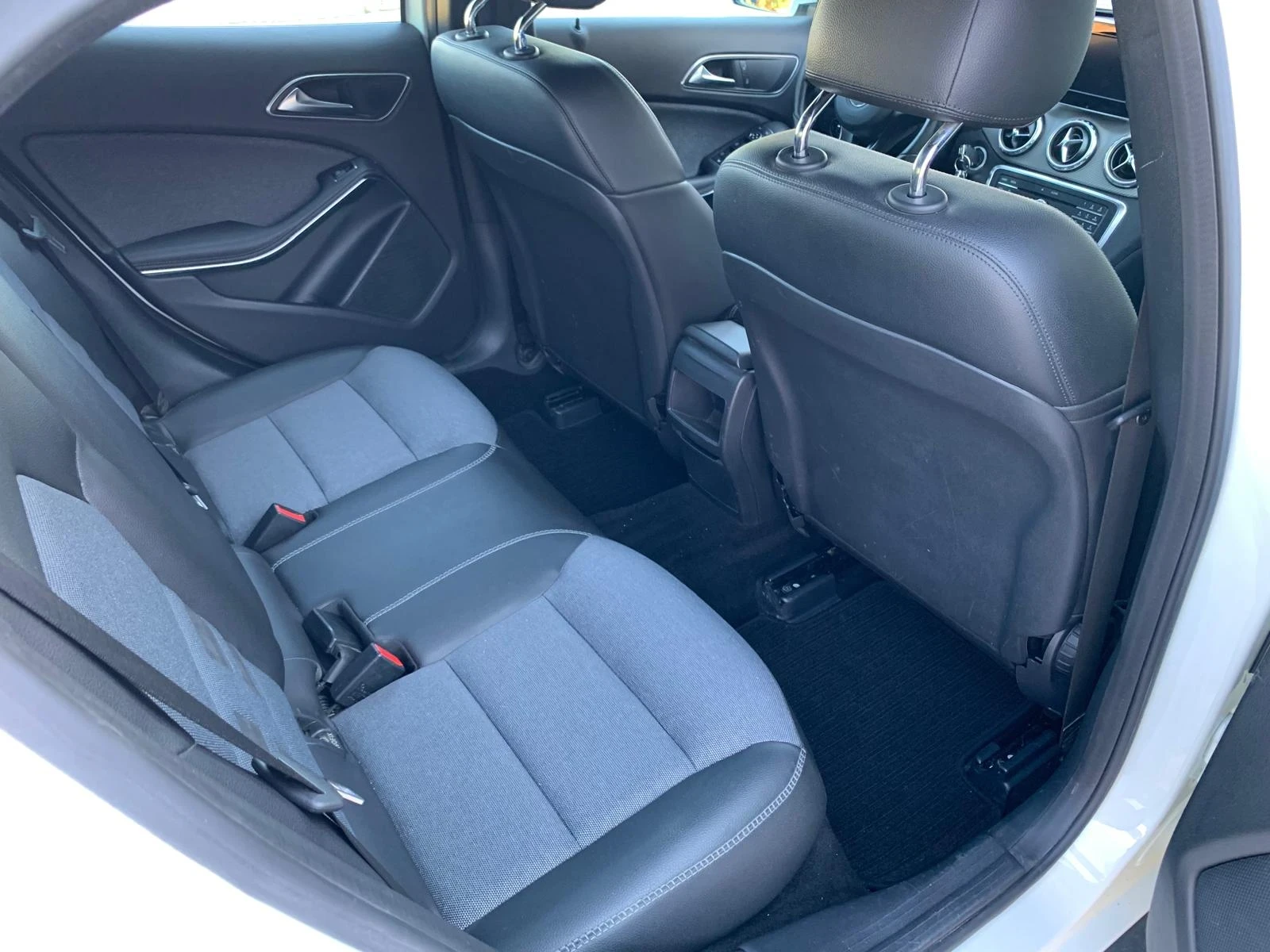 Mercedes-Benz GLA 180 D EURO 6, снимка 14 - Автомобили и джипове - 55268964