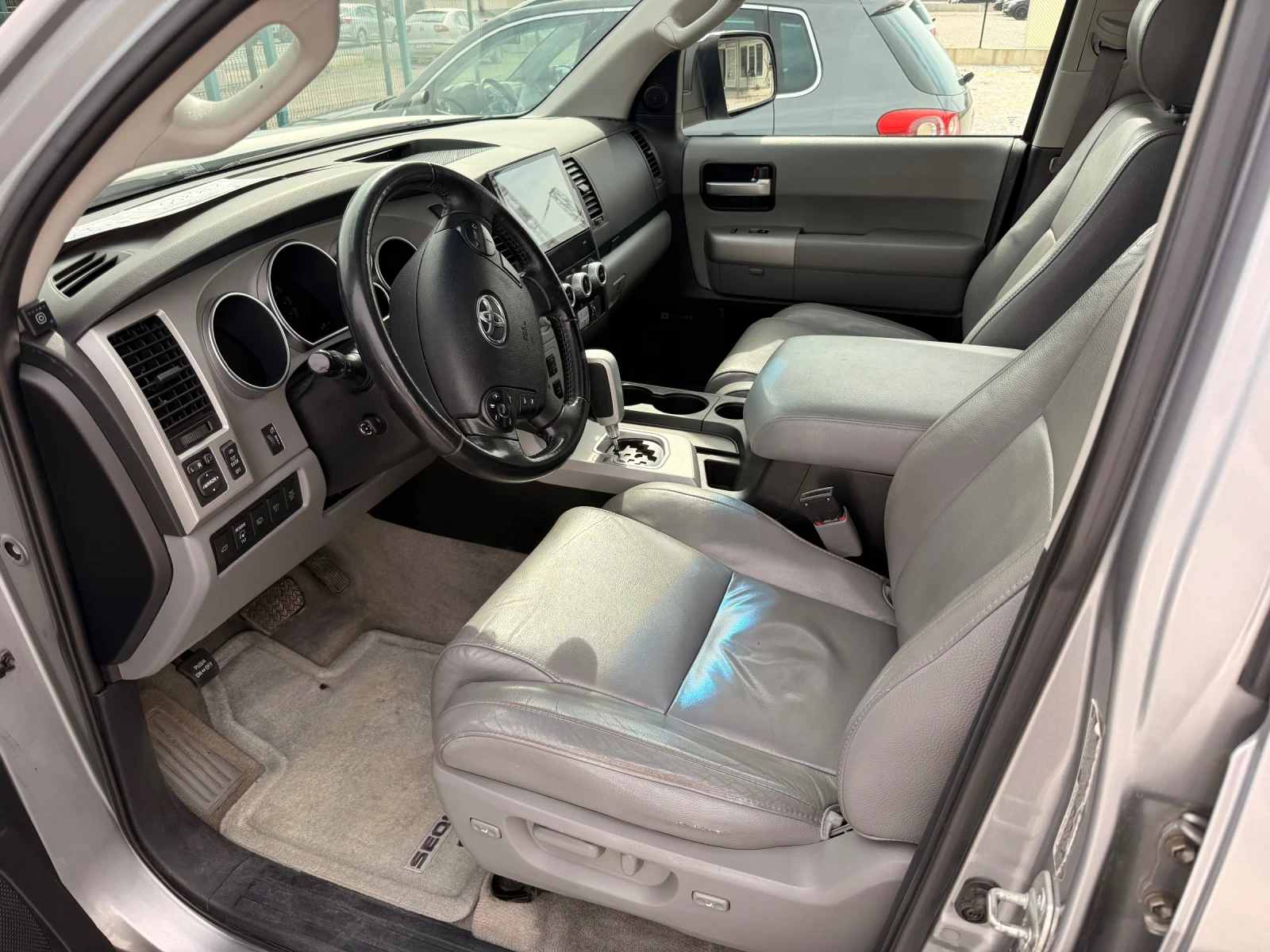 Toyota Sequoia 5, 7 i PLATINUM ГАЗ, снимка 6 - Автомобили и джипове - 56288455
