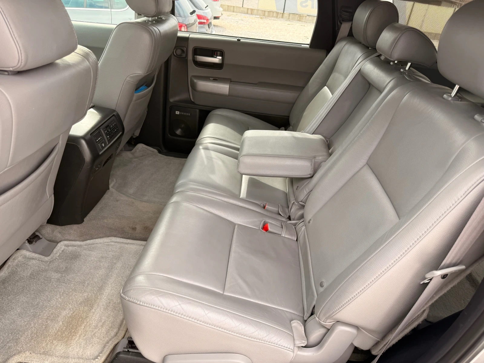 Toyota Sequoia 5, 7 i PLATINUM ГАЗ, снимка 14 - Автомобили и джипове - 56288455