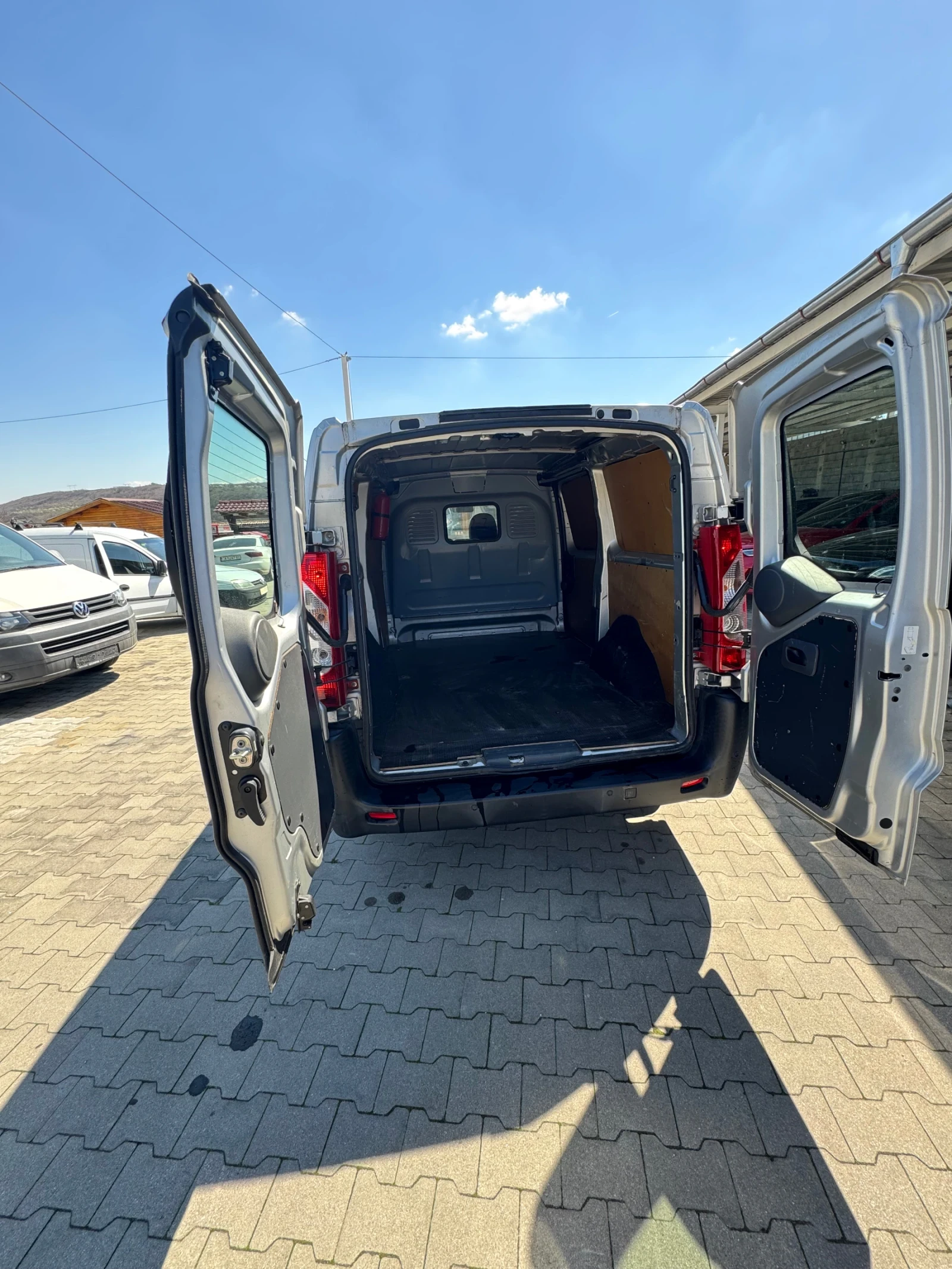 Toyota Proace 1.6D L2H 1 Aspiration, снимка 9 - Бусове и автобуси - 53977942