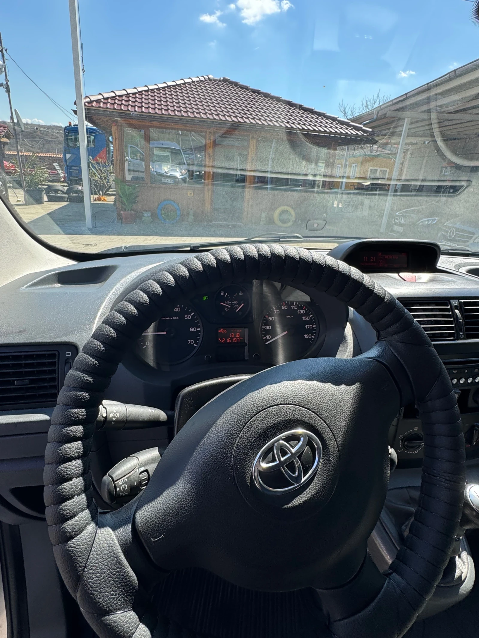 Toyota Proace 1.6D L2H 1 Aspiration, снимка 11 - Бусове и автобуси - 53977942