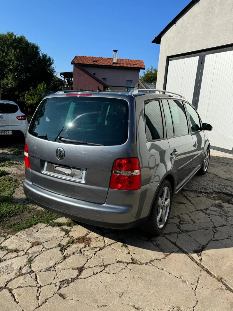 VW Touran 2.0TDI, снимка 2 - Автомобили и джипове - 47958197