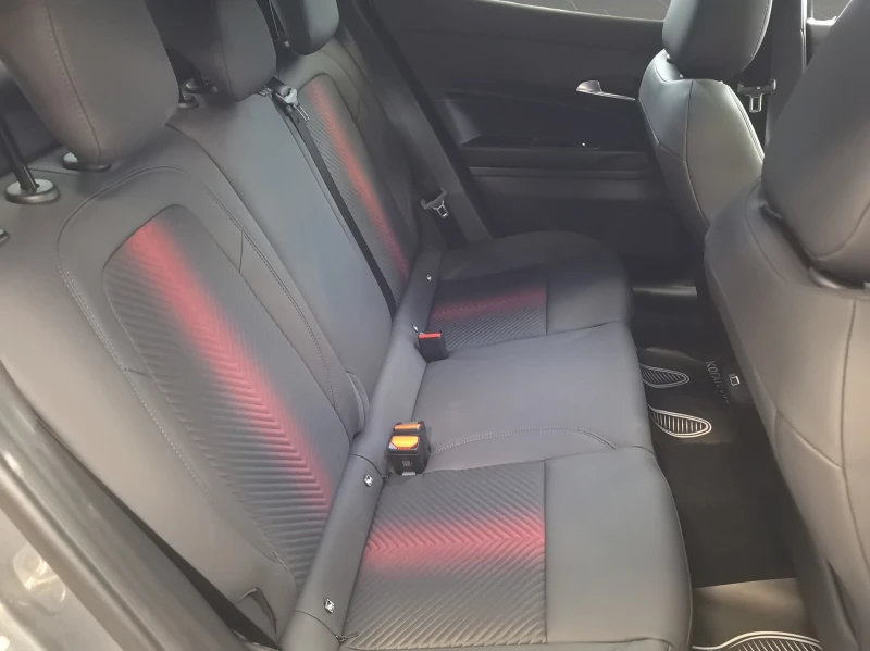 Alfa Romeo Junior SPECIALE IBRIDA 1.2 48V-Hybrid 6-DCT 145Hp, снимка 13 - Автомобили и джипове - 52413206