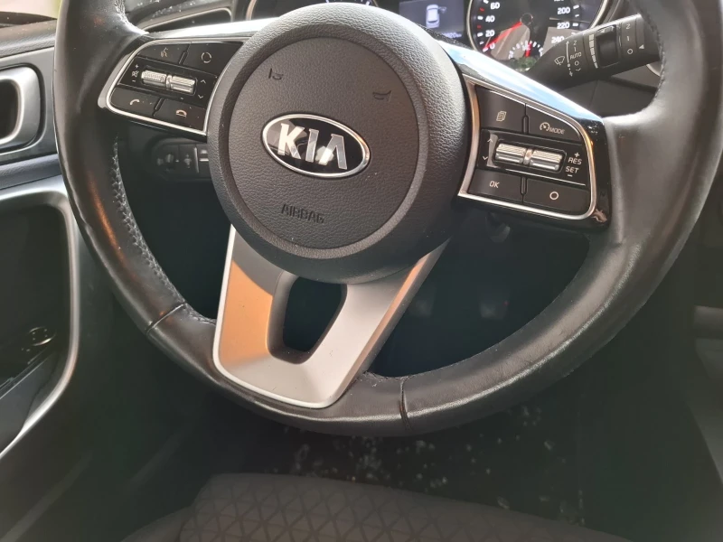 Kia Ceed 1.6CRDi * * * 78000км.* * * Навигация* * * Камера*, снимка 8 - Автомобили и джипове - 52616879