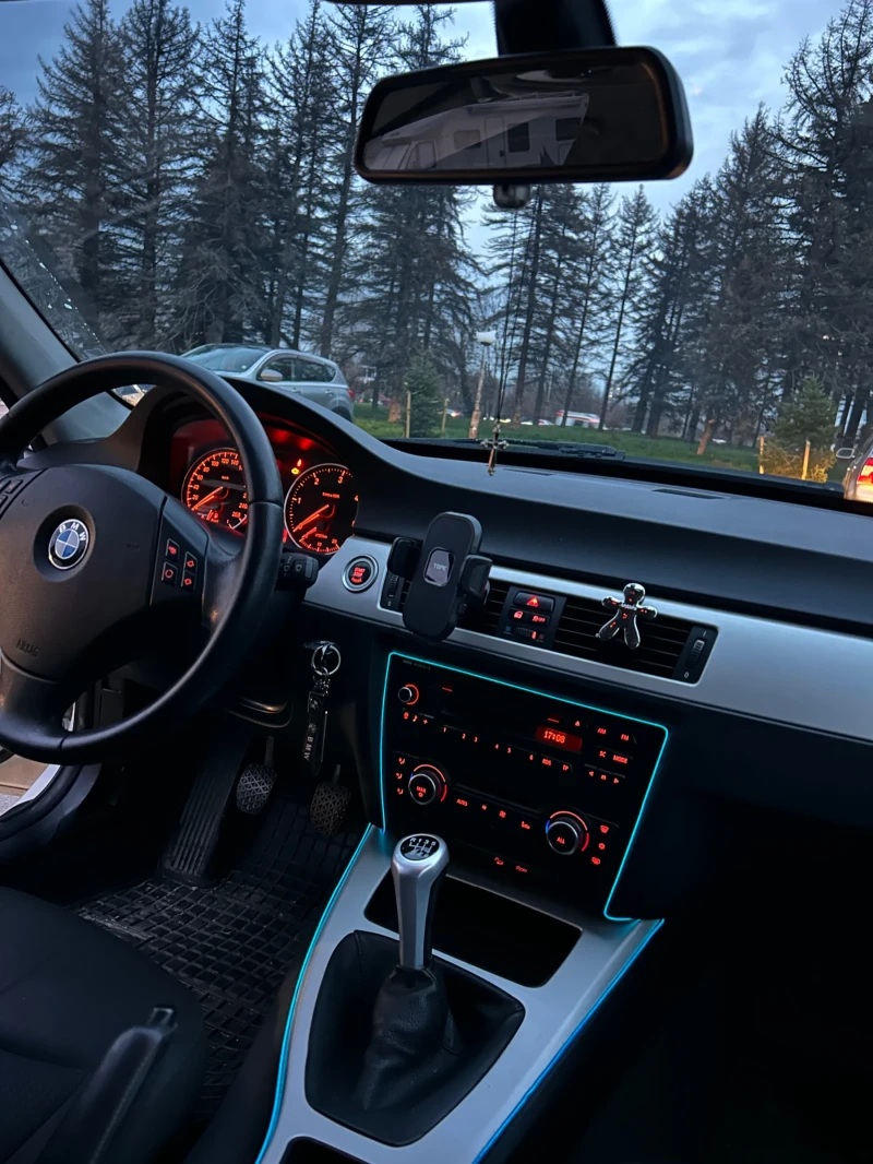 BMW 320 XDrive, снимка 10 - Автомобили и джипове - 52641535