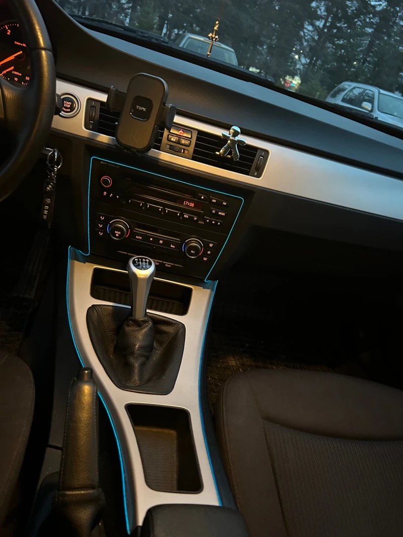 BMW 320 XDrive, снимка 8 - Автомобили и джипове - 52641535